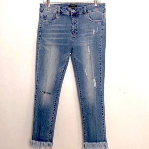 Forever 21 Womens Jeans raw hem size 30 excellent like new comfy and so cute